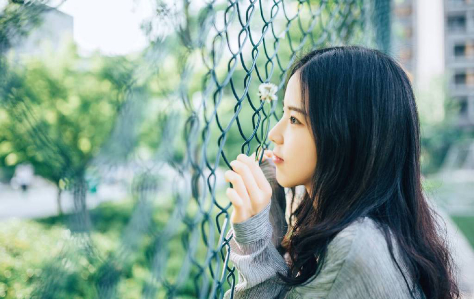 “哪怕是有一线可能，也绝不能放弃！”陈到冷声道。